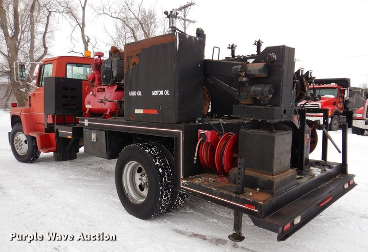 image for item IO9363 1991 Ford L7000  fuel / lube truck