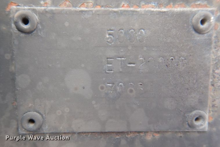 image for item IO9363 1991 Ford L7000  fuel / lube truck