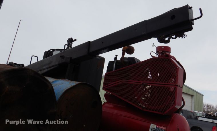 image for item IO9363 1991 Ford L7000  fuel / lube truck