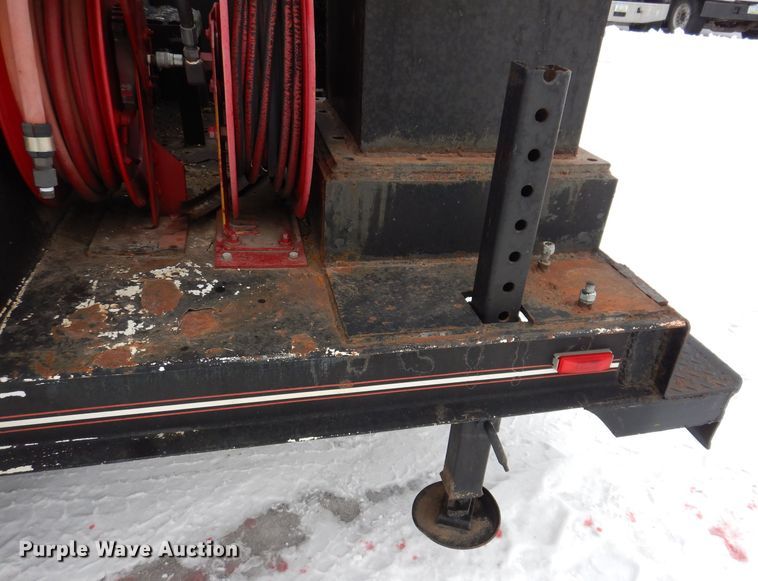 image for item IO9363 1991 Ford L7000  fuel / lube truck