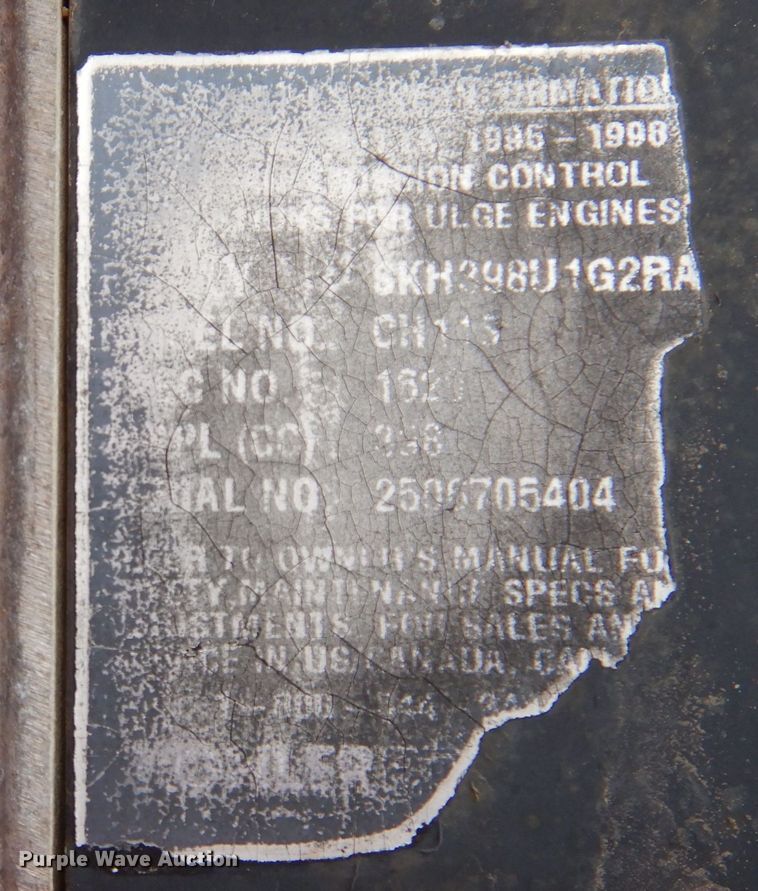 image for item IO9363 1991 Ford L7000  fuel / lube truck