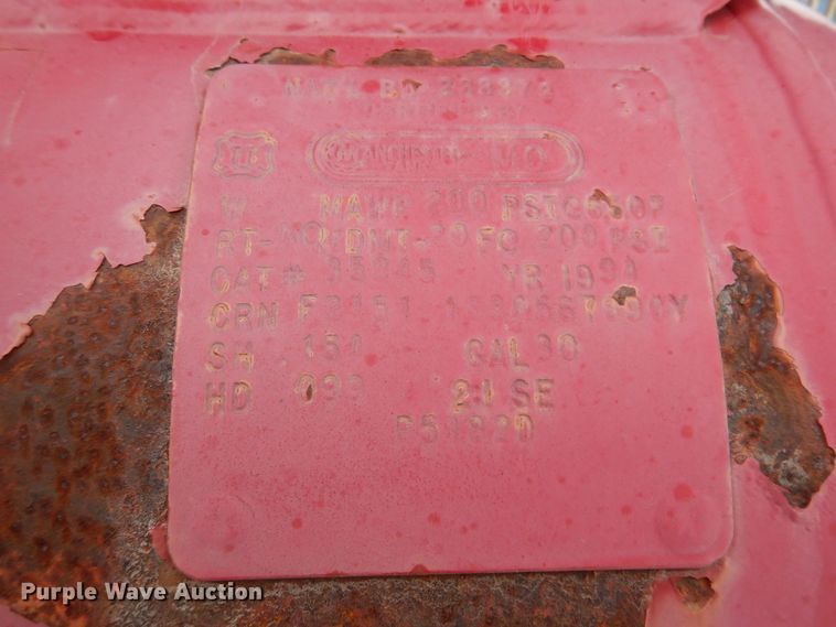 image for item IO9363 1991 Ford L7000  fuel / lube truck