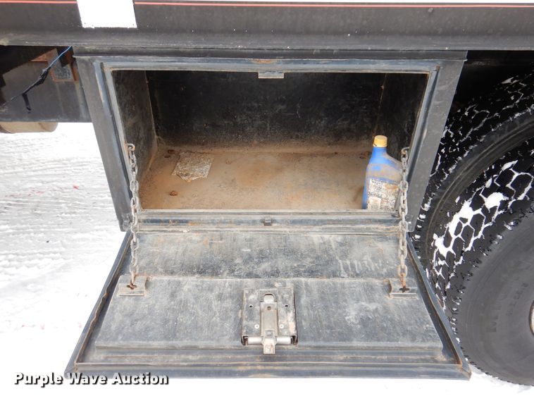 image for item IO9363 1991 Ford L7000  fuel / lube truck