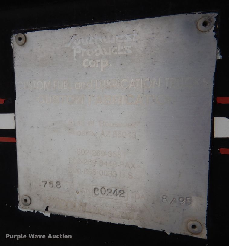 image for item IO9363 1991 Ford L7000  fuel / lube truck