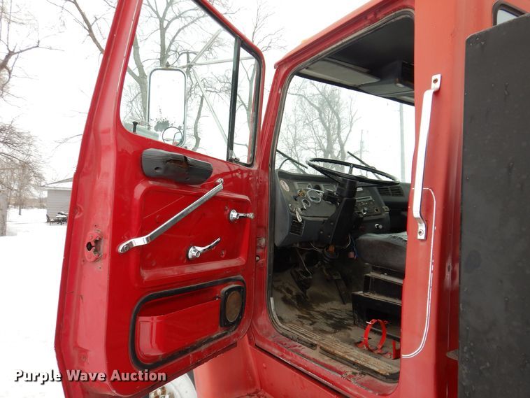 image for item IO9363 1991 Ford L7000  fuel / lube truck