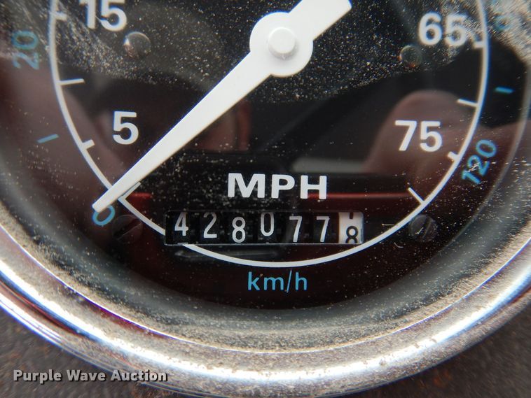 image for item IO9363 1991 Ford L7000  fuel / lube truck