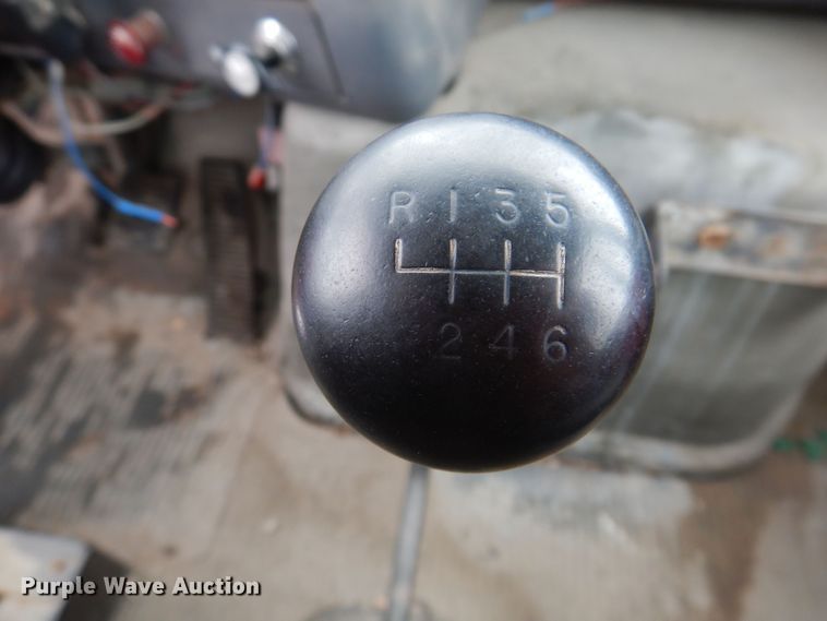 image for item IO9363 1991 Ford L7000  fuel / lube truck