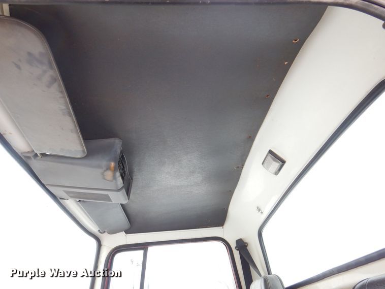 image for item IO9363 1991 Ford L7000  fuel / lube truck