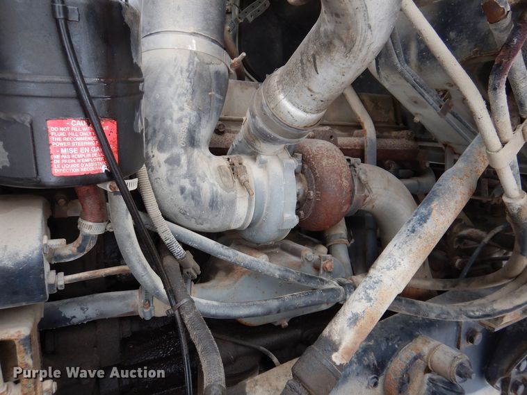 image for item IO9363 1991 Ford L7000  fuel / lube truck