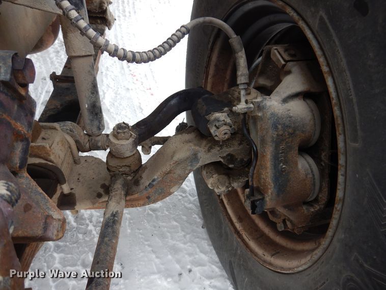 image for item IO9363 1991 Ford L7000  fuel / lube truck