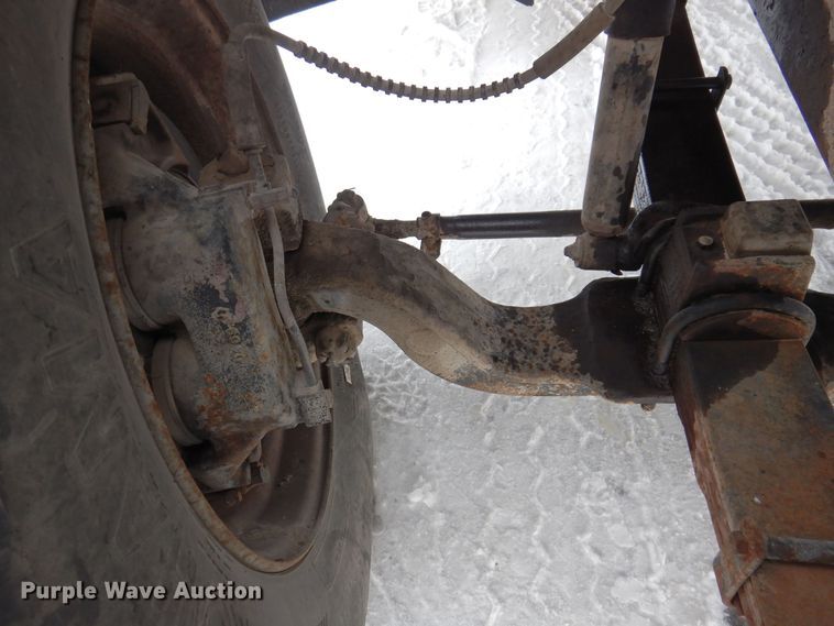 image for item IO9363 1991 Ford L7000  fuel / lube truck