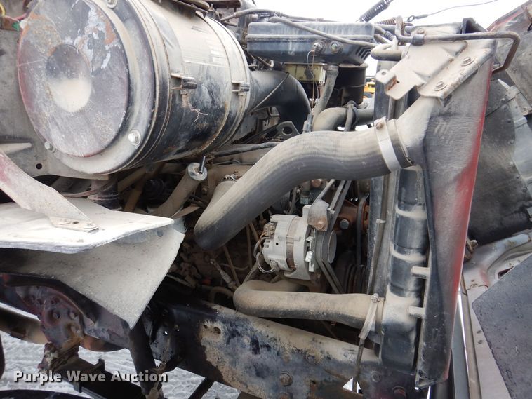 image for item IO9363 1991 Ford L7000  fuel / lube truck