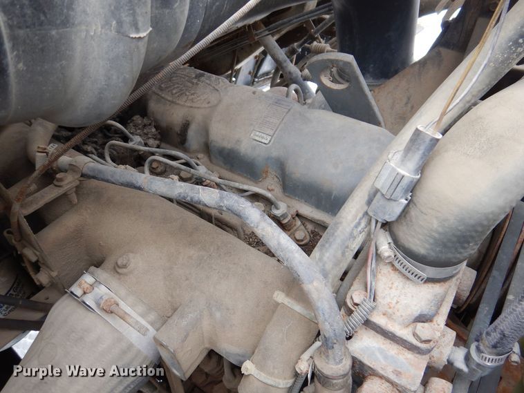 image for item IO9363 1991 Ford L7000  fuel / lube truck