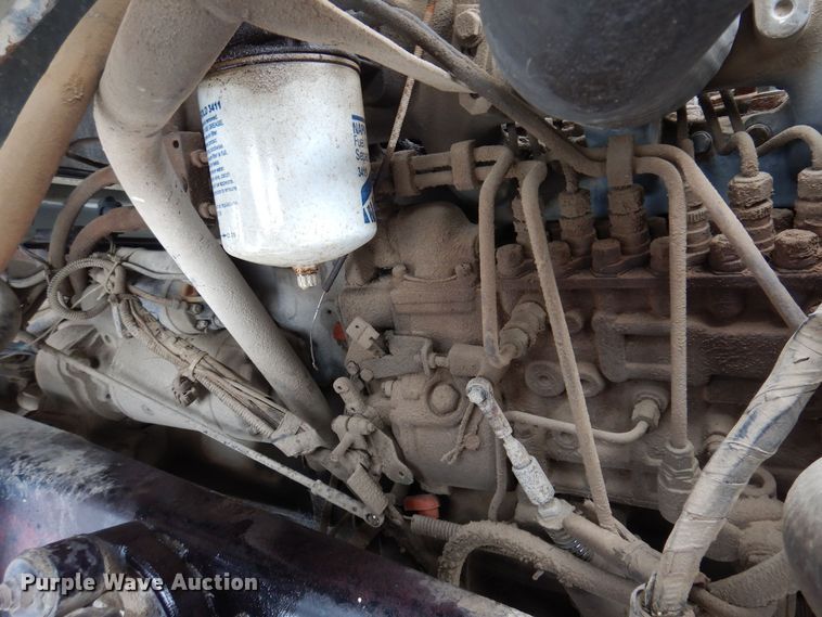 image for item IO9363 1991 Ford L7000  fuel / lube truck