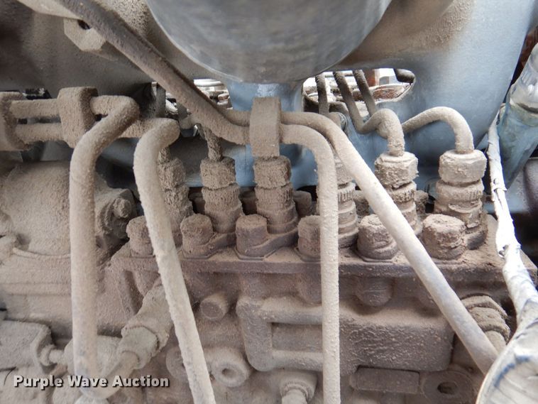 image for item IO9363 1991 Ford L7000  fuel / lube truck