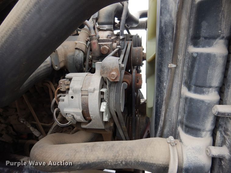 image for item IO9363 1991 Ford L7000  fuel / lube truck