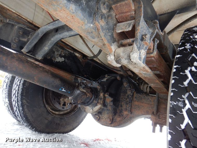 image for item IO9363 1991 Ford L7000  fuel / lube truck