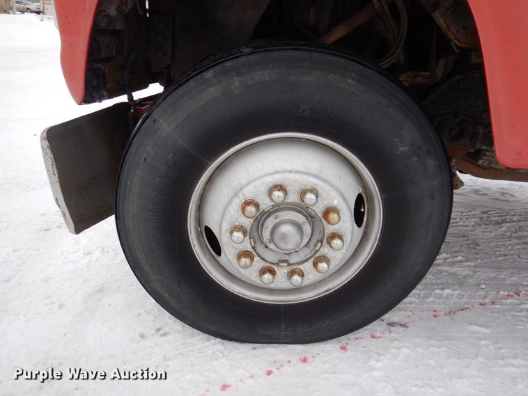 image for item IO9363 1991 Ford L7000  fuel / lube truck