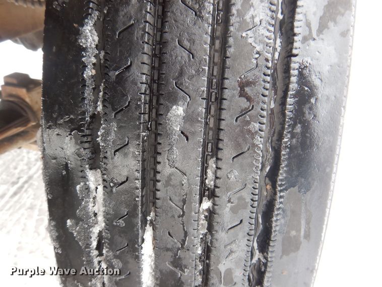 image for item IO9363 1991 Ford L7000  fuel / lube truck