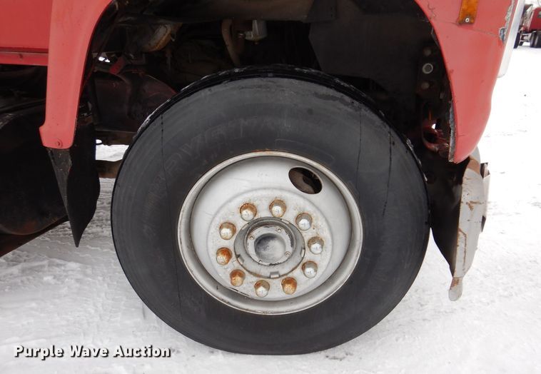 image for item IO9363 1991 Ford L7000  fuel / lube truck