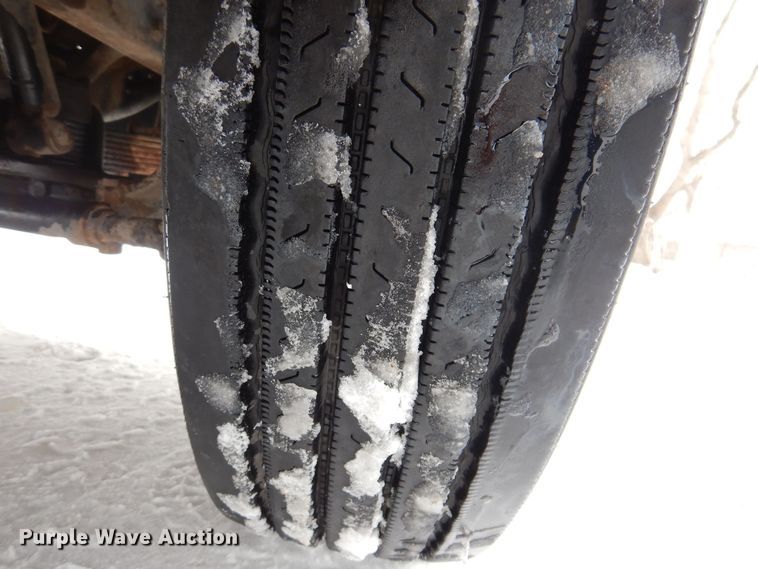 image for item IO9363 1991 Ford L7000  fuel / lube truck