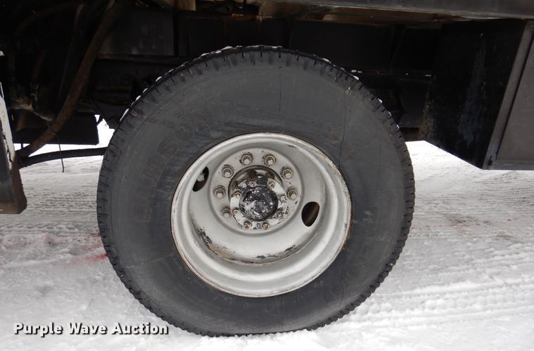 image for item IO9363 1991 Ford L7000  fuel / lube truck