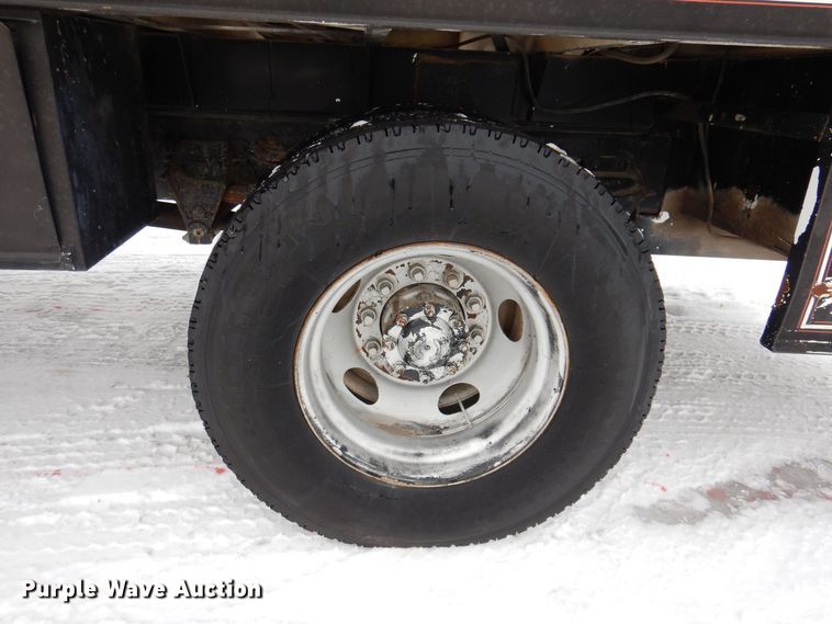 image for item IO9363 1991 Ford L7000  fuel / lube truck