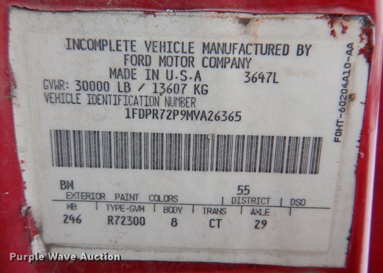 image for item IO9363 1991 Ford L7000  fuel / lube truck