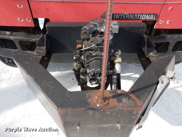 image for item IO9364 1996 International 4700  oil distributor truck