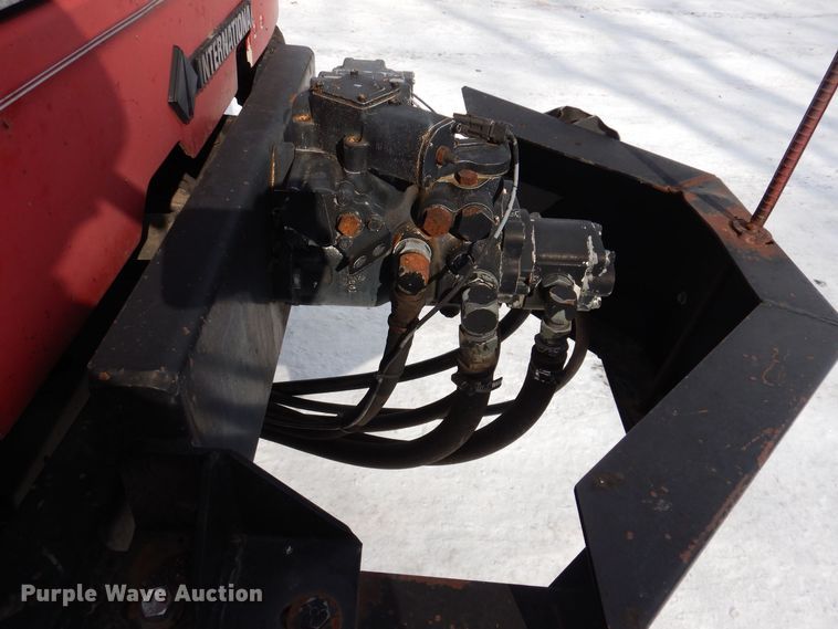 image for item IO9364 1996 International 4700  oil distributor truck