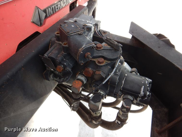 image for item IO9364 1996 International 4700  oil distributor truck