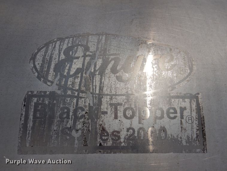 image for item IO9364 1996 International 4700  oil distributor truck