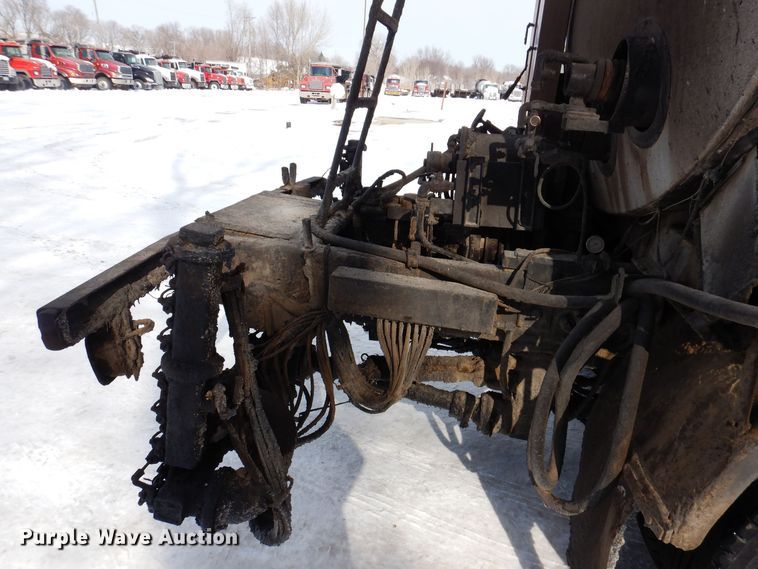 image for item IO9364 1996 International 4700  oil distributor truck