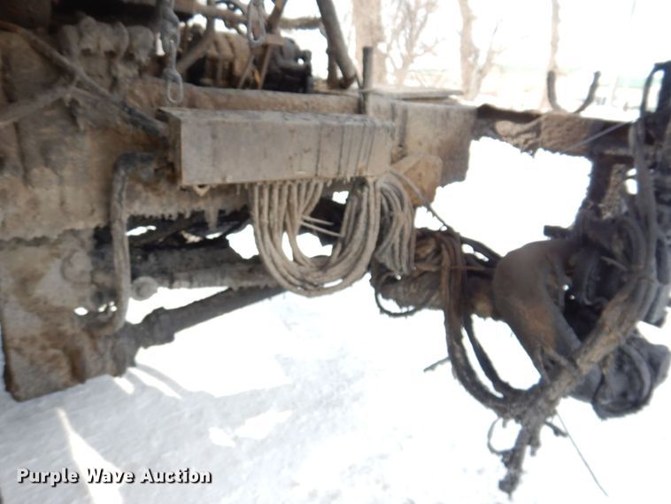 image for item IO9364 1996 International 4700  oil distributor truck