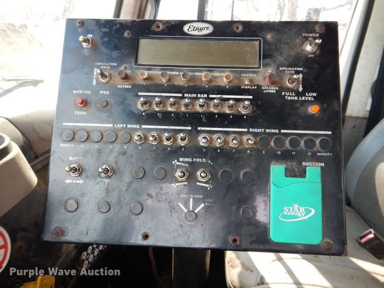 image for item IO9364 1996 International 4700  oil distributor truck