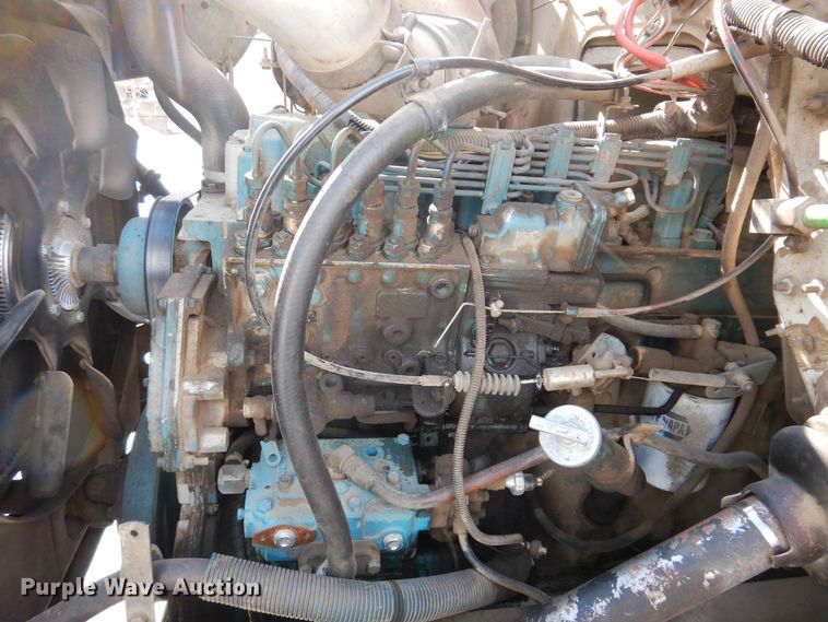 image for item IO9364 1996 International 4700  oil distributor truck