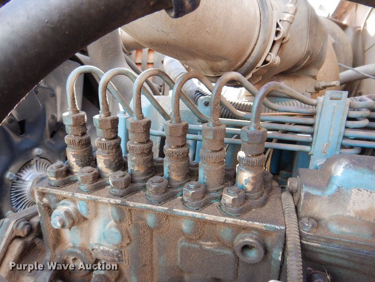 image for item IO9364 1996 International 4700  oil distributor truck