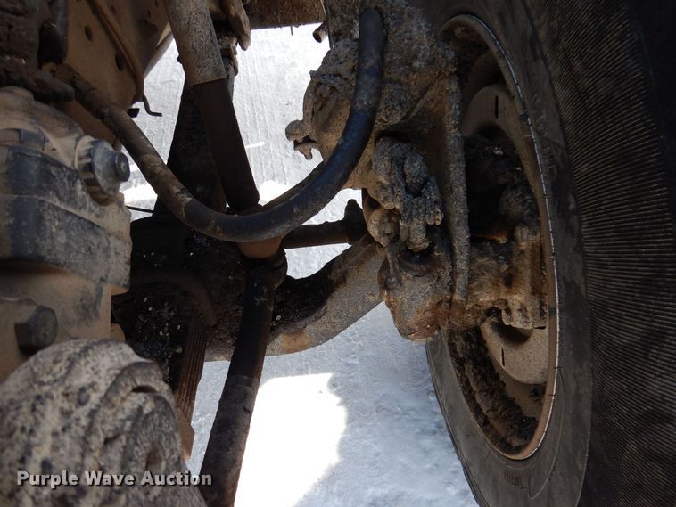 image for item IO9364 1996 International 4700  oil distributor truck