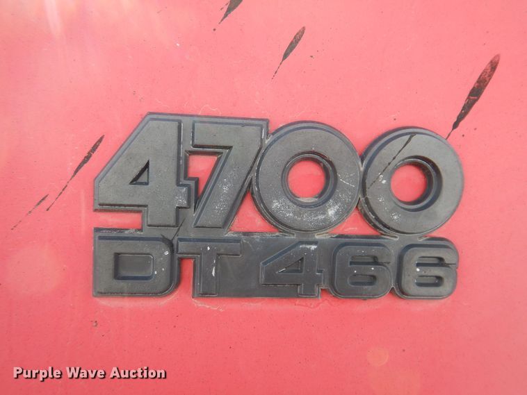 image for item IO9364 1996 International 4700  oil distributor truck