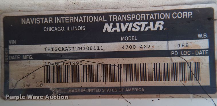 image for item IO9364 1996 International 4700  oil distributor truck