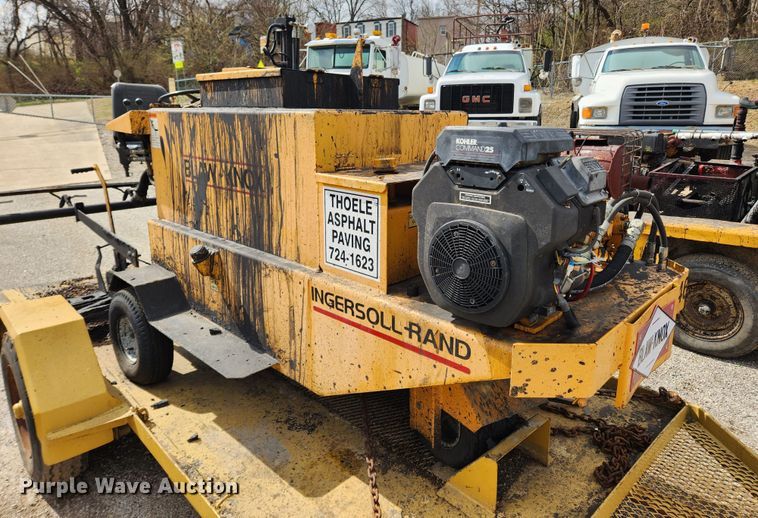 image for item JB9541 Ingersoll Rand Blaw-Knox  sealcoat squeegee machine