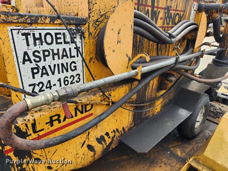 image for item JB9541 Ingersoll Rand Blaw-Knox  sealcoat squeegee machine