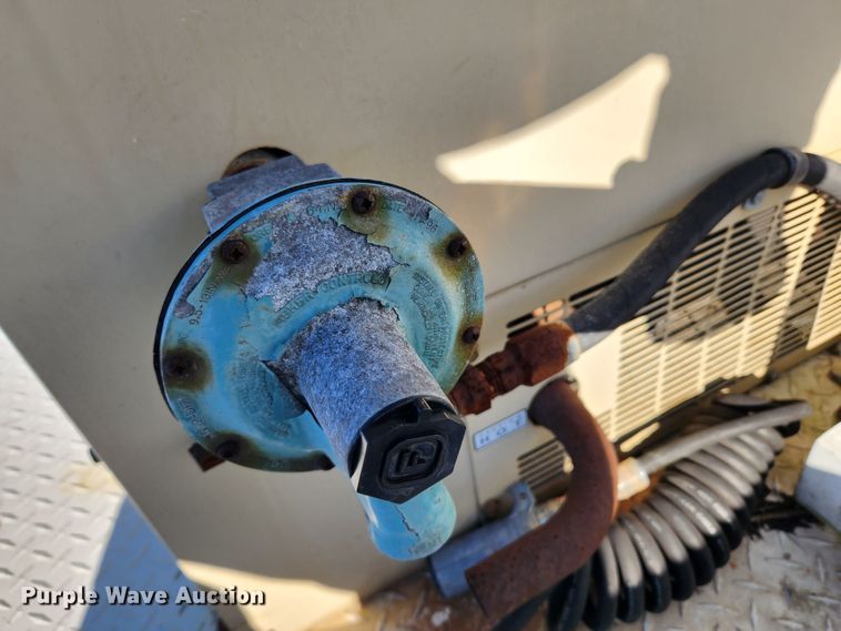 image for item JB9613 1996 Arrow AT835  antenna trailer