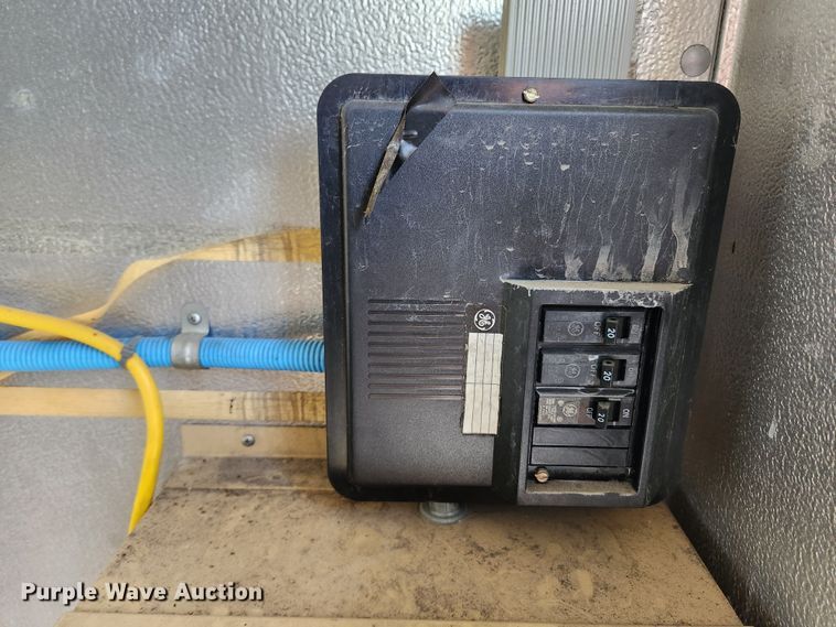 image for item JB9613 1996 Arrow AT835  antenna trailer