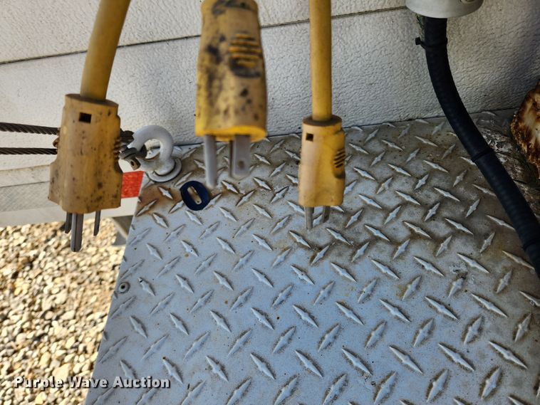 image for item JB9613 1996 Arrow AT835  antenna trailer