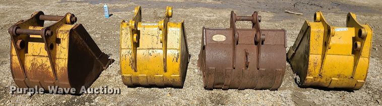 image for item JG9380 (4) backhoe buckets