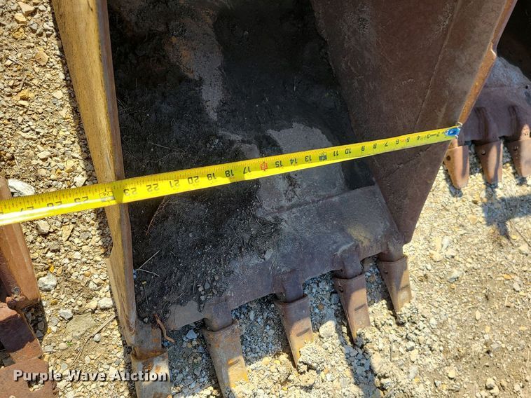 image for item JG9380 (4) backhoe buckets