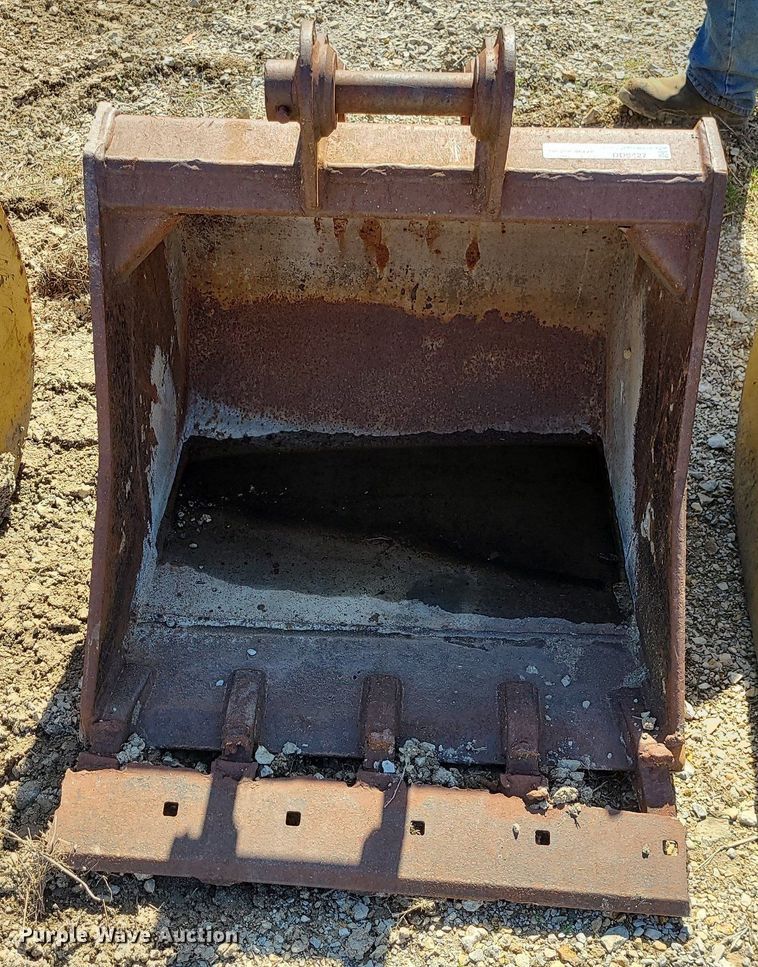 image for item JG9380 (4) backhoe buckets