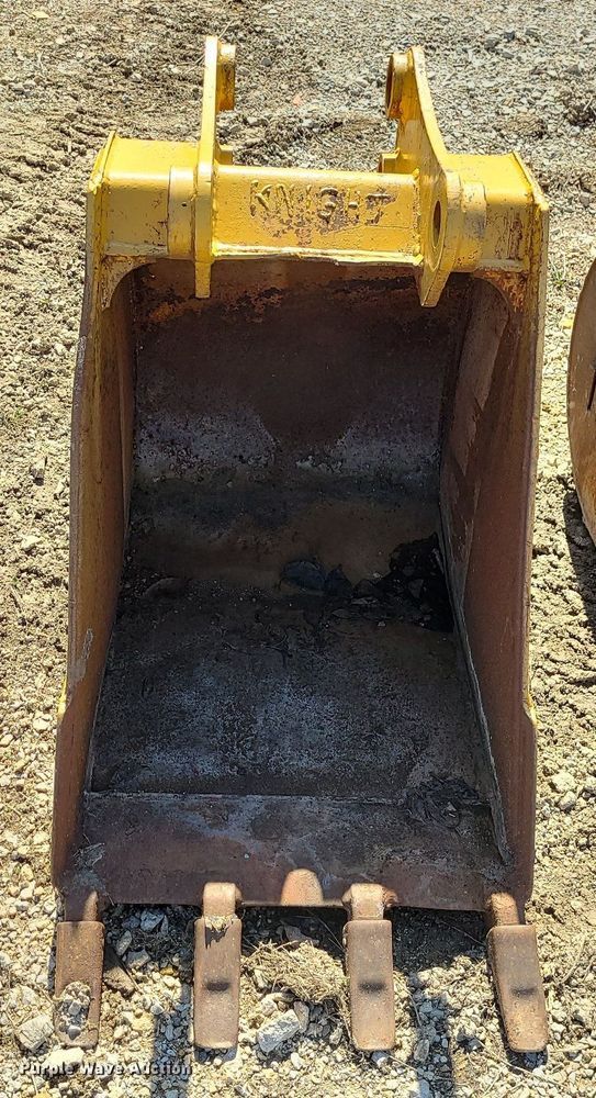 image for item JG9380 (4) backhoe buckets