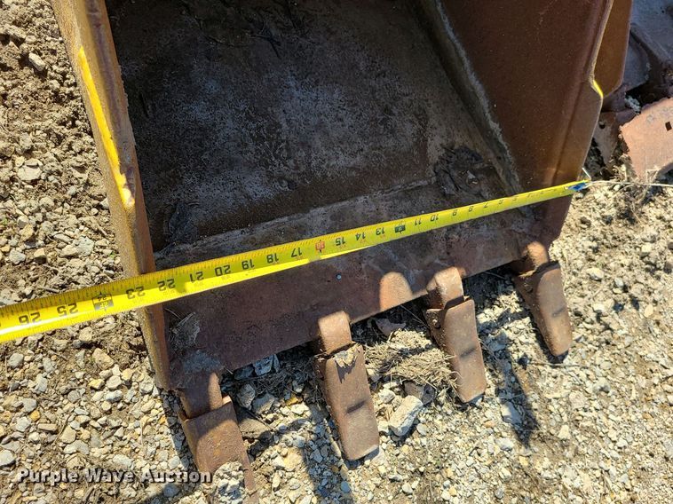 image for item JG9380 (4) backhoe buckets